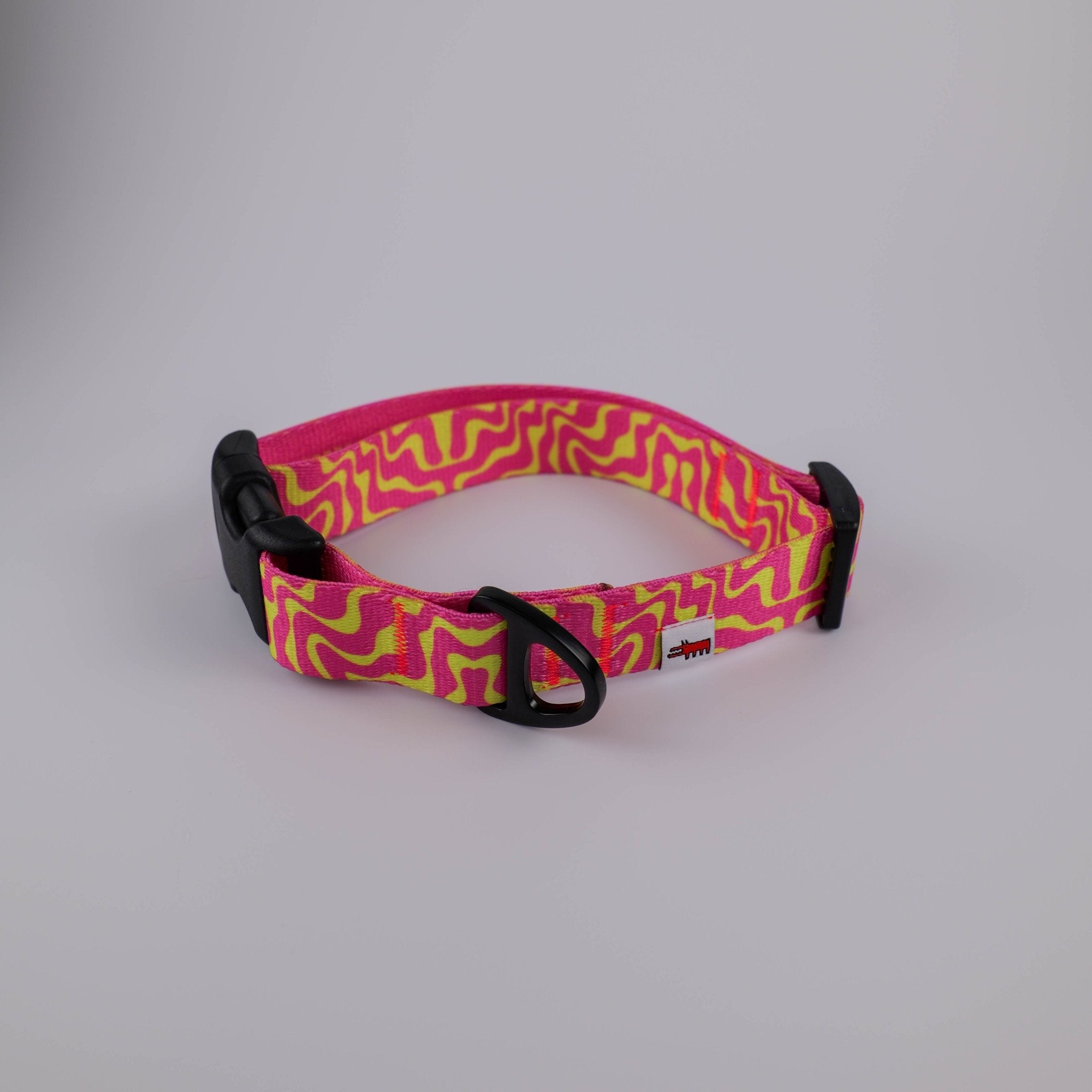 Patterned Collar – Neon Pink - Taiga
