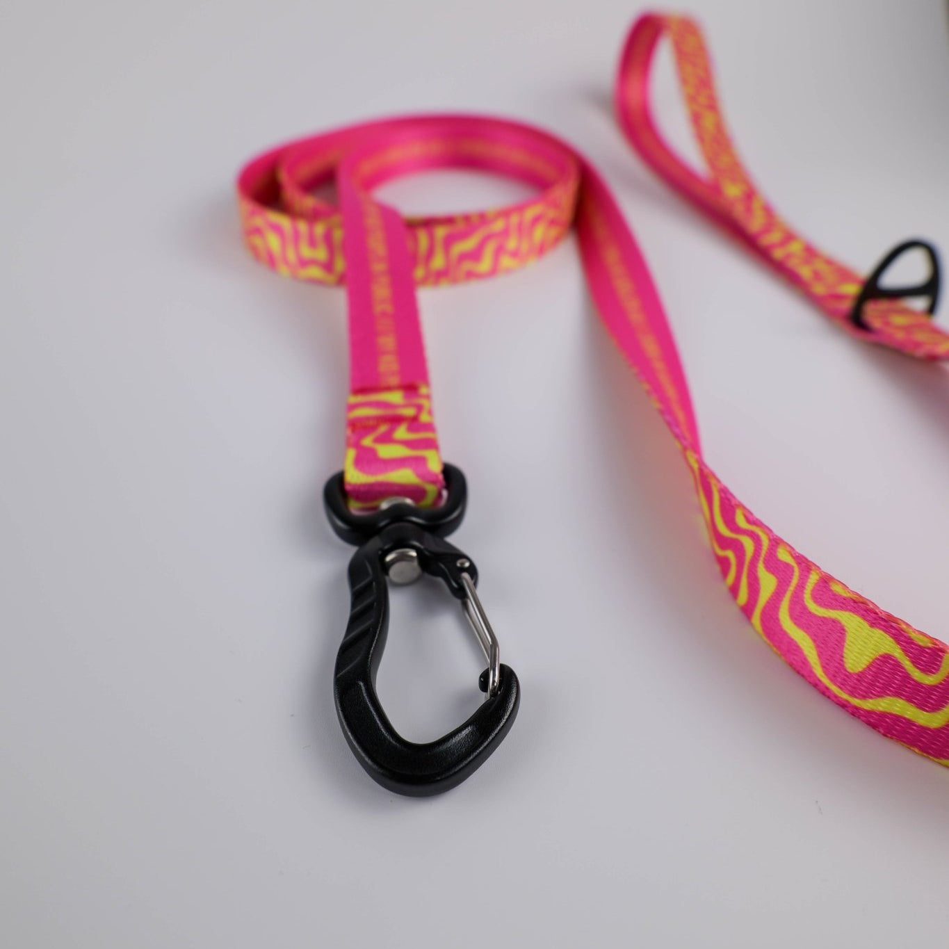 Patterned Leash – Neon Pink - Taiga