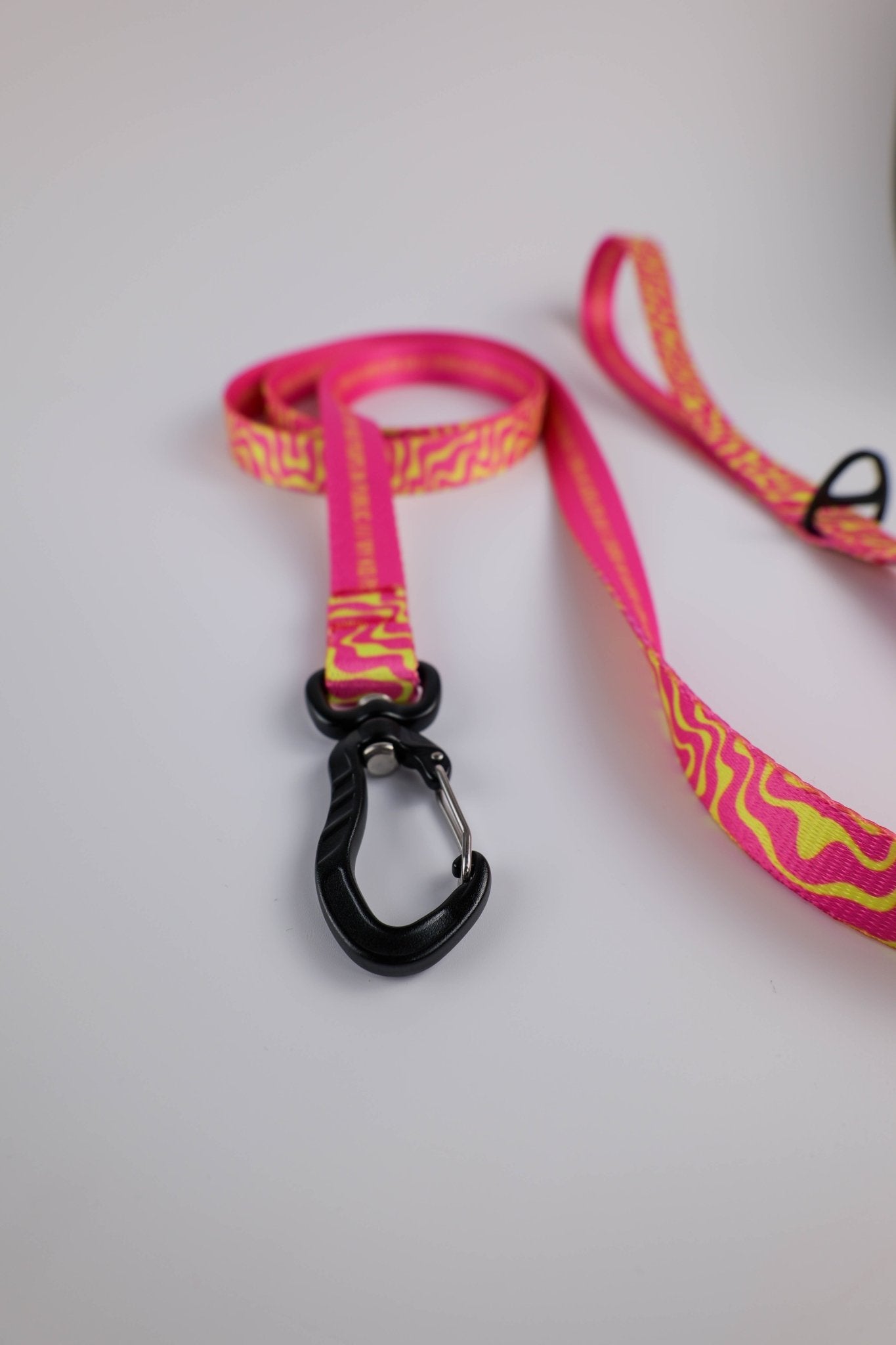 Patterned Leash – Neon Pink - Taiga